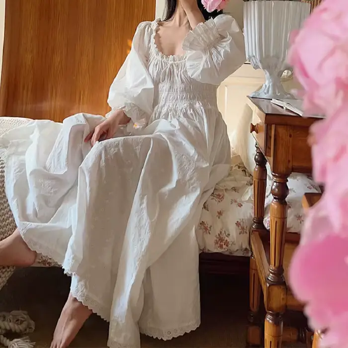 Chemise de nuit en coton pur élégante avec dentelle pour femmes longues manches pour automne et occasions spéciales