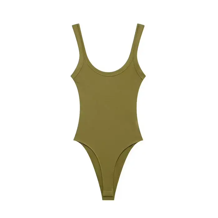 Body côtelé sexy à col en U, décolleté bas, taille haute et coupe ajustée. Bretelles au dos et fermeture à boutons-pression. Look parfait pour l'été des filles branchées!