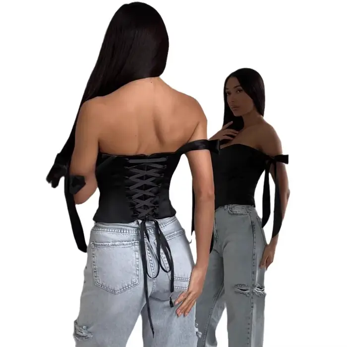 Biely bandážový top, elegantný čierny korzet pre ženy