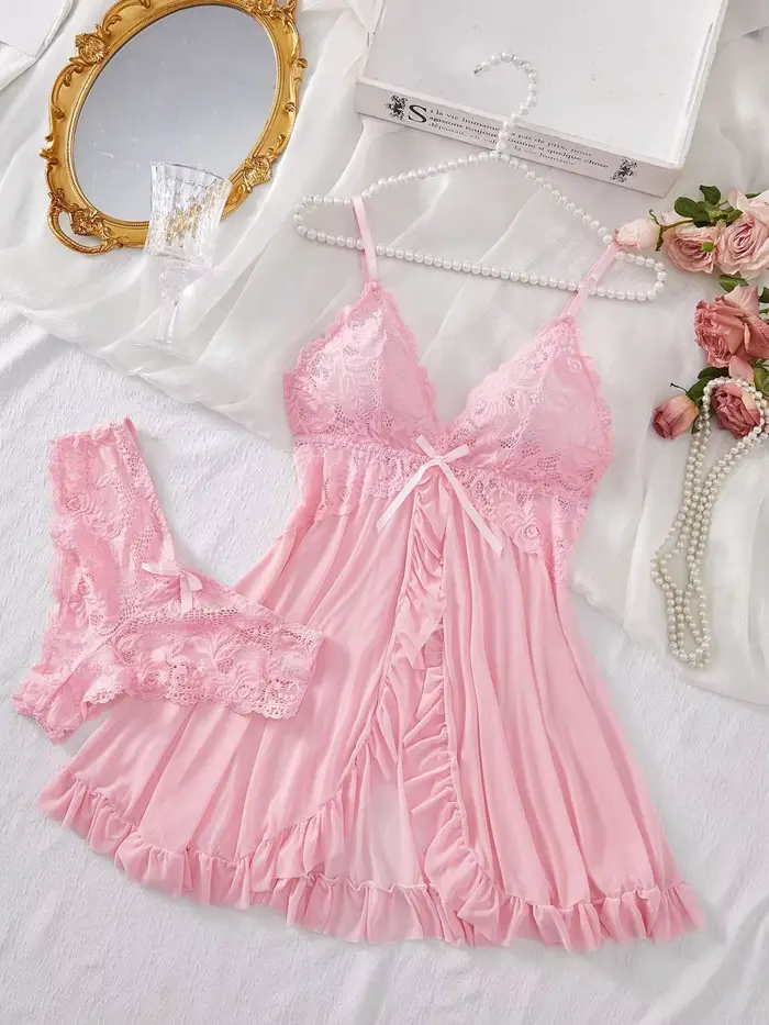 Chemise de nuit en polyester et élasthanne avec finition en V pour femmes, élégante et confortable pour les nuits d'été ``` 此HTML页面试图保持对产品的正面描述，并强调其舒适性、风格和适合夏季使用的特性，同时遵循所有给定的限制条件。