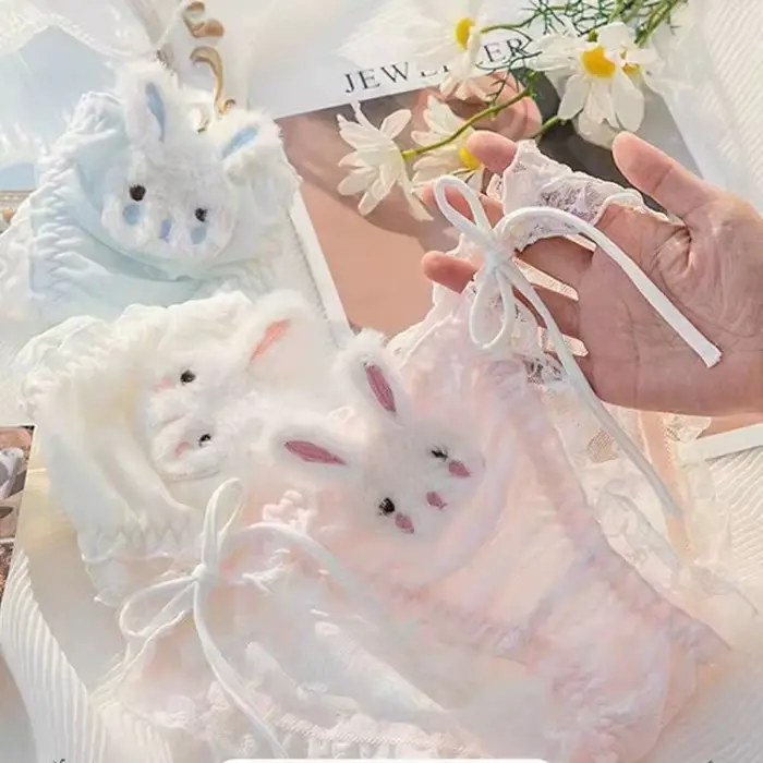 Dámske 'Rabbit' prelamované nohavičky, nízky pás, šnurovacie, s bavlneným rozkrokom a sieťovanými volánikmi