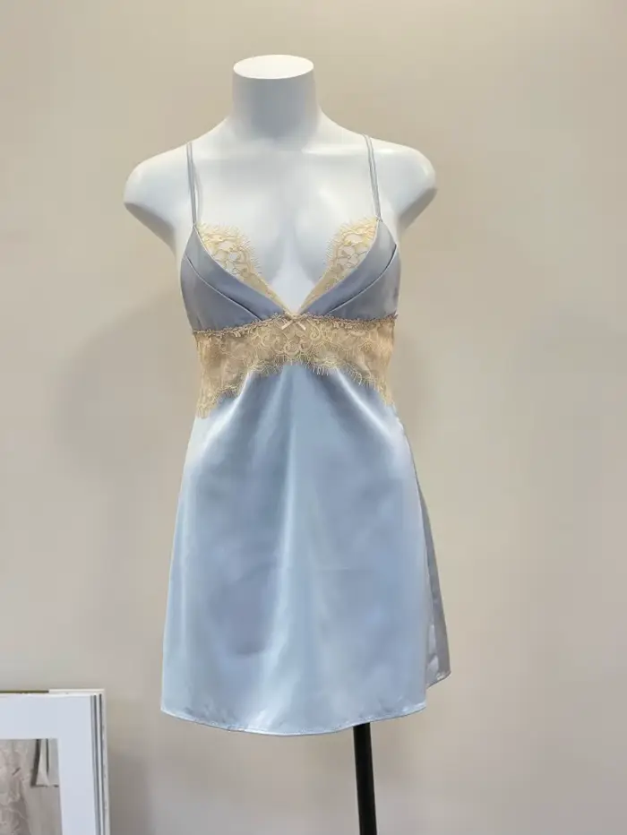 Fancy hodvábna nočná košeľa simulovaná so sexy čipkou pre ženy zimné noci a špeciálne večery