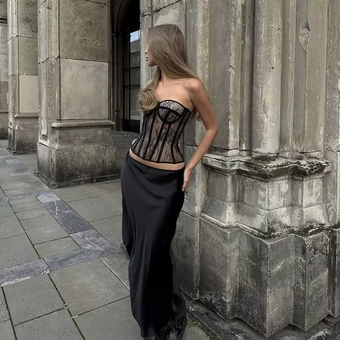Corset à cadre en acier pour femmes, soutien-gorge sans bretelles en dentelle avec Design ajouré, Corset noir et blanc pour libérer votre beauté
