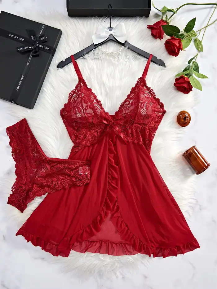Chemise de nuit en polyester et élasthanne avec finition en V pour femmes, élégante et confortable pour les nuits d'été ``` 此HTML页面试图保持对产品的正面描述，并强调其舒适性、风格和适合夏季使用的特性，同时遵循所有给定的限制条件。