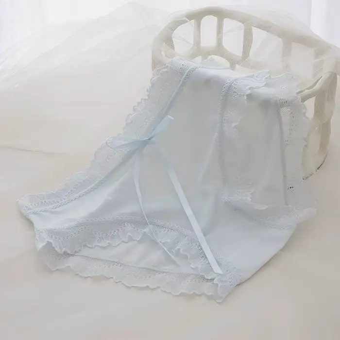 Culotte en dentelle et coton pour femmes, lingerie féminine invisible, confortable, taille moyenne, sans couture, panty pour femmes, sous-vêtement élégant, lingerie de qualité, pour occasions spéciales ```