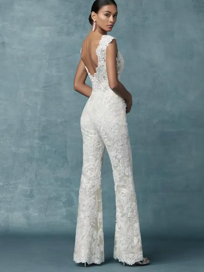 Robe de mariée dos nu avec appliques polyester élégante pour femmes occasions spéciales sans manches col en V