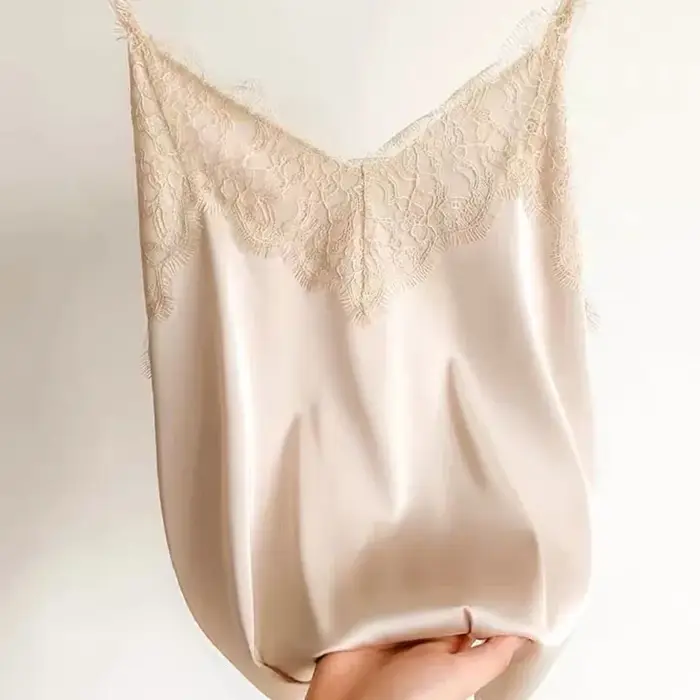 Sexy dentelle Camisole femmes soie col en v hauts été nouveau sans manches décontracté débardeurs fe