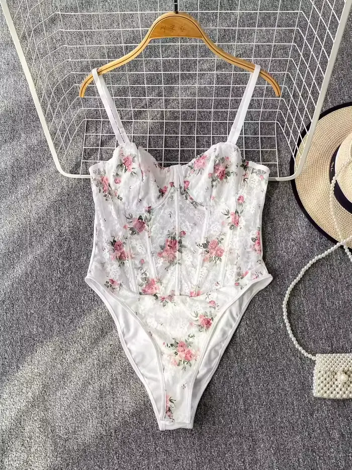 Foamlina Európska mäkká biela kvetinová bandeau Lico body Top ženy letné ryby okraj pása s lukom namontované čipka Romper