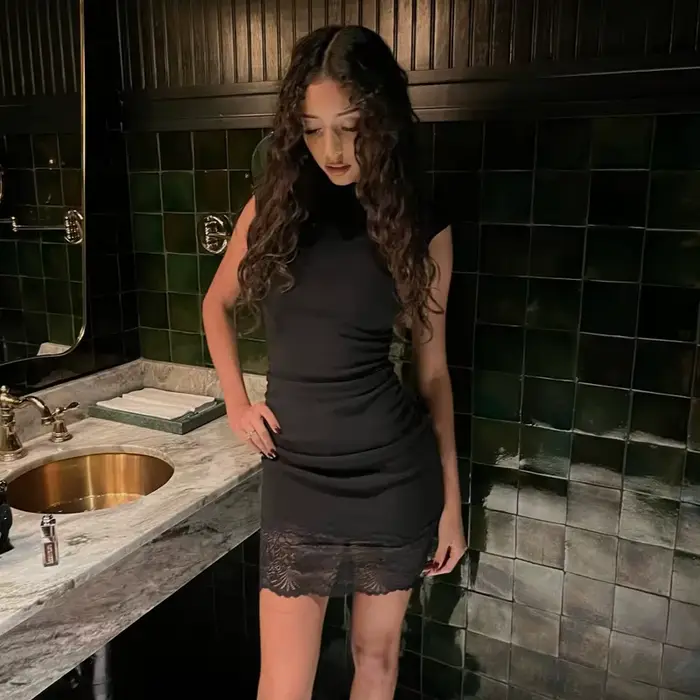 Krátke šaty Mujer z fialového polyesteru s elegantnou čipkou pre ženy, na večery a jarné špeciálne príležitosti