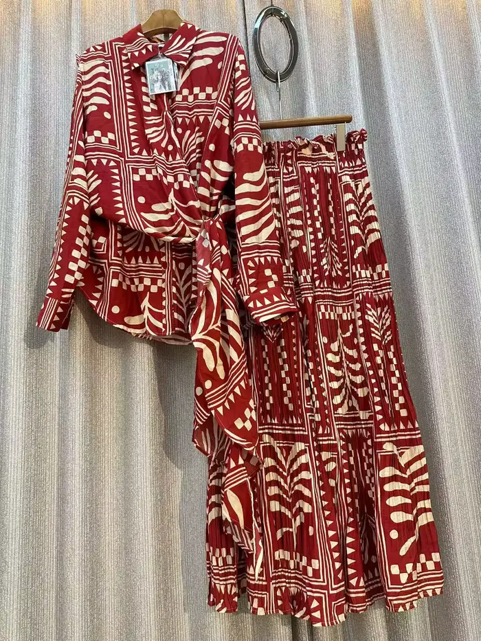Retro pyžamový set pre ženy, voľne padnúca košeľa s nepravidelným potlačou, nohavice so širokými nohavicami, ležérne, pohodlné, ideálne pre noci a špeciálne príležitosti
