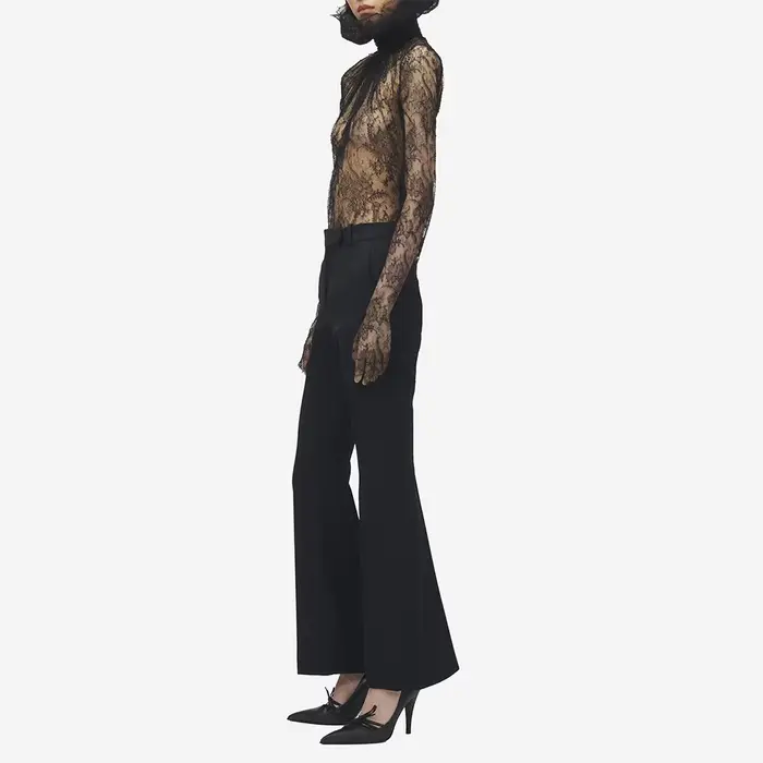 TWOTWINSTYLE Elegantná čipkovaná košeľa pre ženy s čiernymi vsadkami