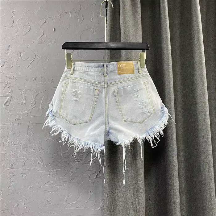 Shorts en denim déchirés JCLOTHZI baby blue décontractés pour femmes avec fermeture bouton volant pour l'été