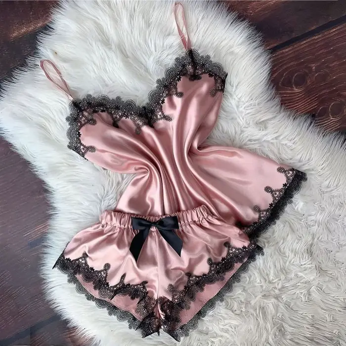 Sexy polyester a elastan kamizolka s špagety golier pre ženy elegantné a pohodlné nočné oblečenie špeciálne príležitosti