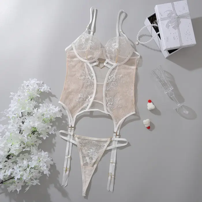 Sada sexy spodná bielizeň v luxusnom čipka pre ženy, ultratenká, priehľadná, sieťovaná výšivka, dekoratívne srdce, horúce erotické spodná bielizeň pre dospelých, podprsenka a nohavičky