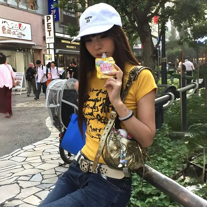 Karrram japonské Y2k písmenové tričko Vintage Harajuku krátky top Trashy 2000s štýl s krátkym rukávom