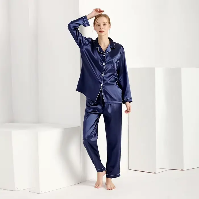 Injhomewear - Saténové pyžamo s dlhými rukávmi pre ženy