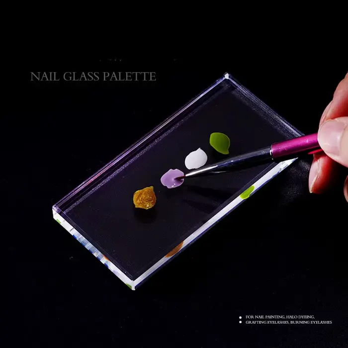 Sklenená paleta farieb na nechty
