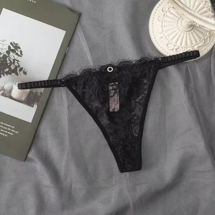 Dámske sexy vykrojené tangá s čipkou, priedušné spodné prádlo pre ženy