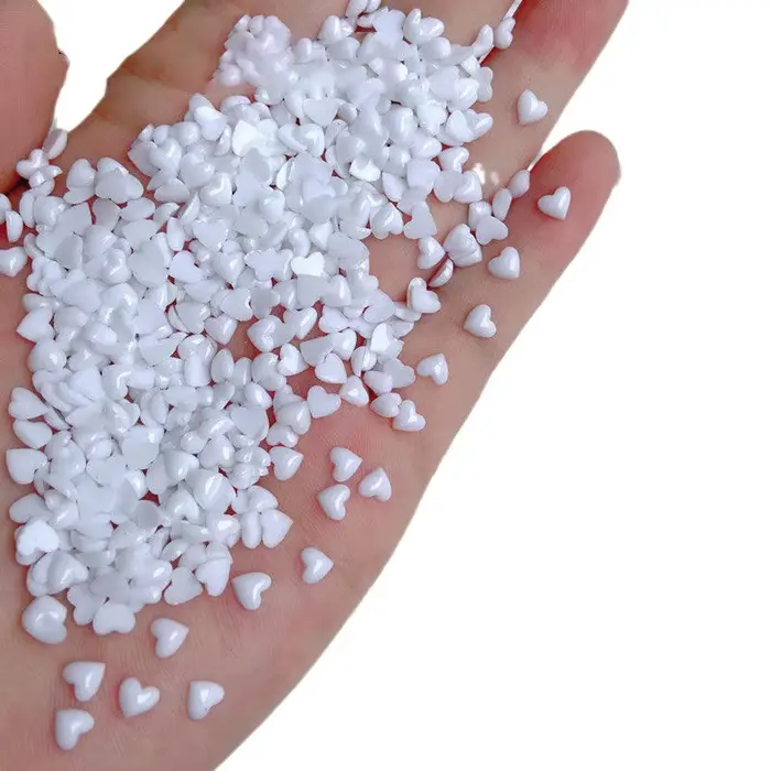 100 ks Nail Art Mini srdiečka prívesky 4x5mm mix/biela živica roztomilé kamienky v tvare srdca na nechty 3D dekorácie