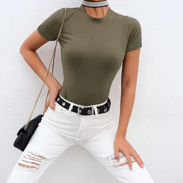Čiernobiely základný ležérny body pre ženy