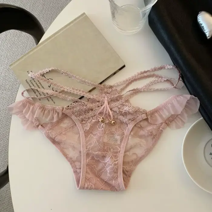 Culotte en soie féminine brève avec dentelle élégante pour femmes, confort doux et élégance pour les jours de détente et les sorties
