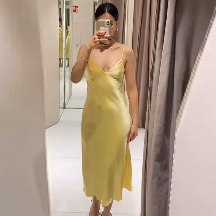 HXAO femmes jaune robe d'été 2025 femme Satin col en v robes de soirée élégante soirée sans manches 