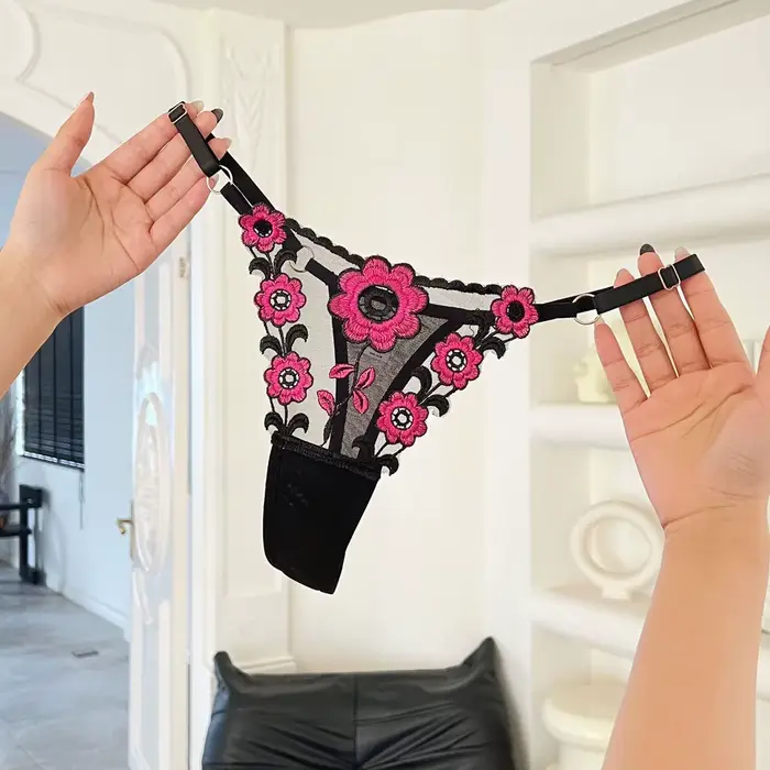 Culotte string sexy pour femme avec broderie florale en dentelle, taille basse, confortable, à découpes et ceinture ajustable