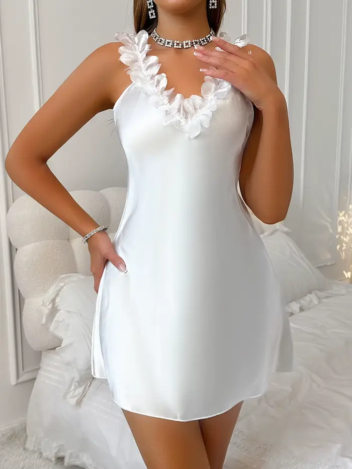 Elegantná čipkovaná nočná košeľa pre ženy