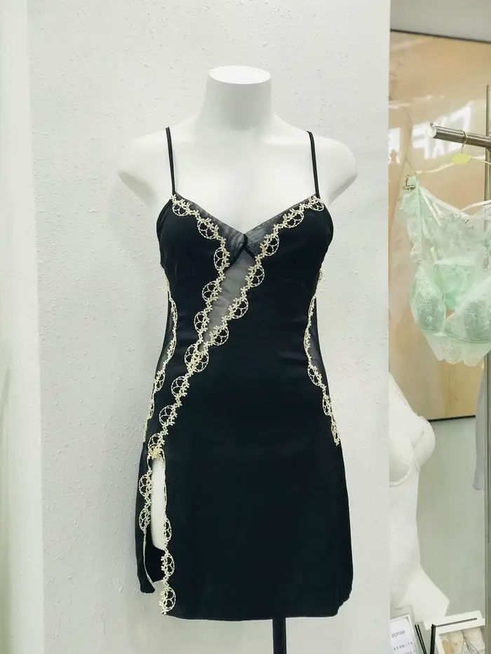 Robe de nuit fine en dentelle avec coussin de poitrine, vêtements de nuit sexy, pur désir féminin, f
