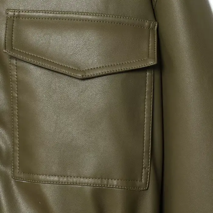 Dámska zelená kožená bunda, streetwear štýl, jesenná a zimná sezóna, odolná voči poveternostným vplyvom, dekoratívne tlačidlo, všestranné a pohodlné