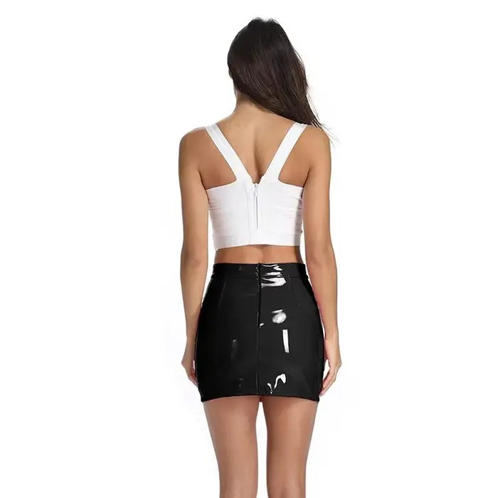 Dámska mini sukňa z imitácie latexu