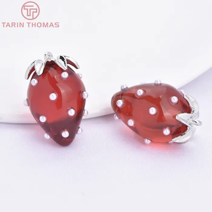 (10593) 4 pendentifs creux en forme de fraise, en laiton couleur or 18 carats, ornés de perles, de h