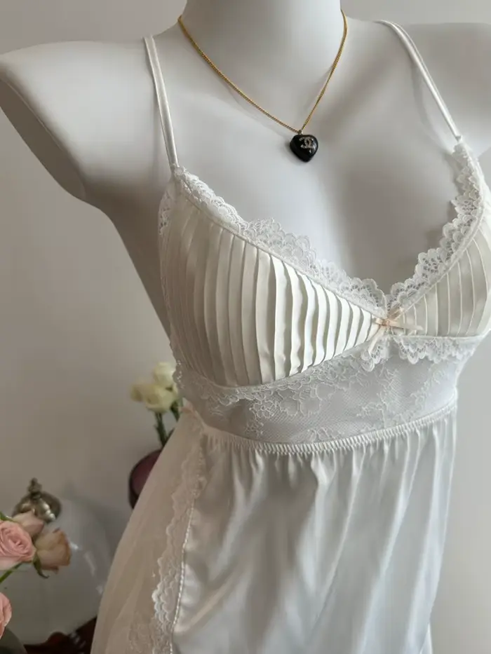 Hodvábna sieťovaná nočná košeľa pre ženy, V-neck, čipka, bez rukávov, elegantná, pre špeciálne príležitosti