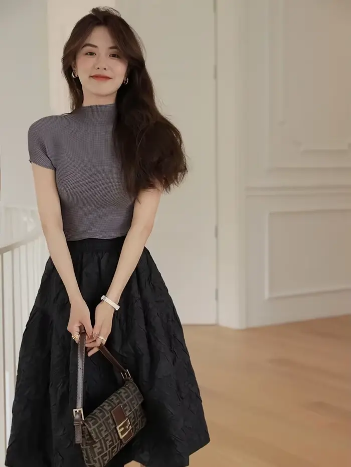 Dámske plisované tričko s krátkym rukávom