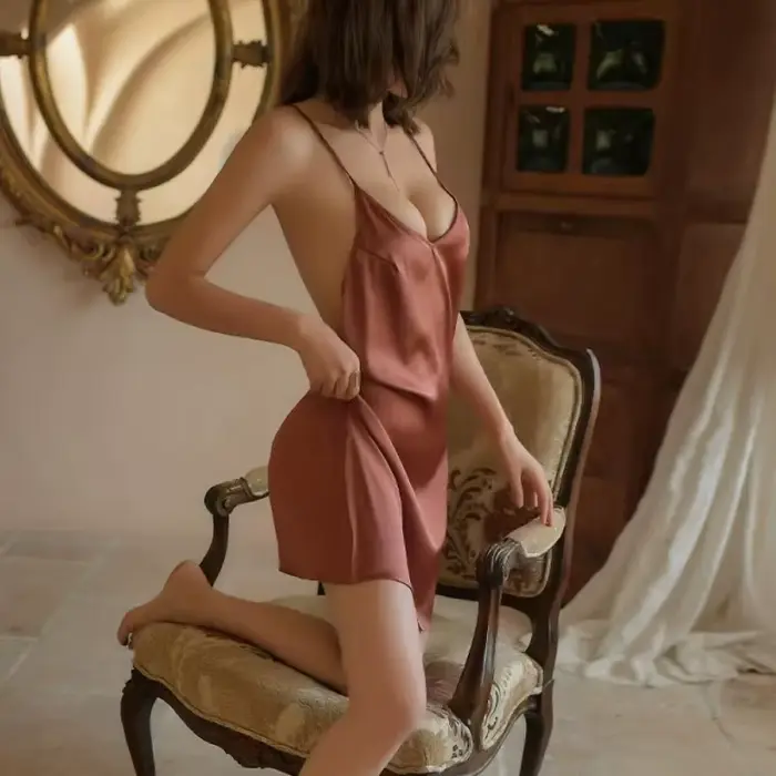Chemise de nuit trapèze dos nu à col en V pour femmes vêtements de nuit sexy mini robe de lingerie chemise de nuit Ice inj tentation douce noir et rouge occasions spéciales intimité romantique