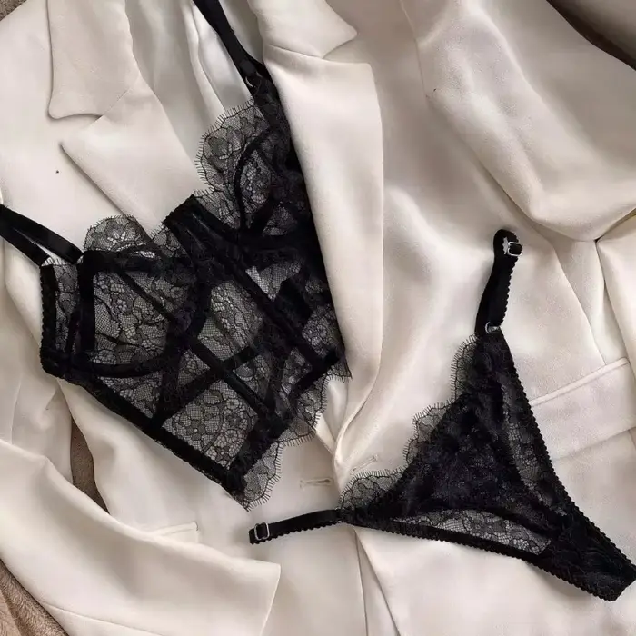 Čipkovaný bustier s kvetinovým vzorom