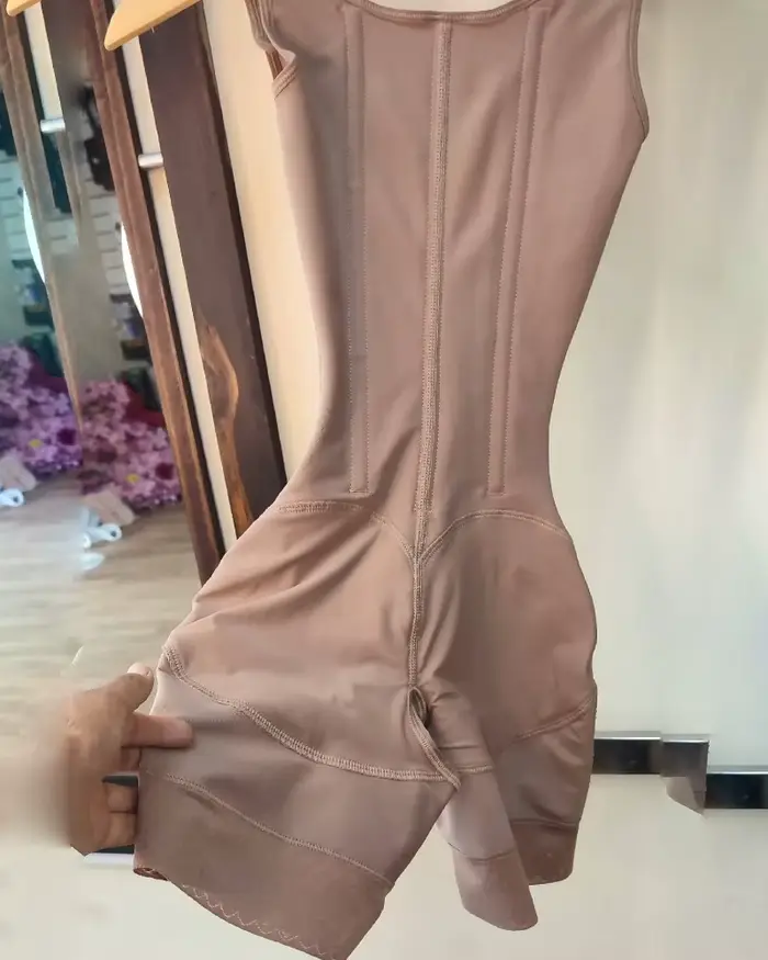 body ženský tréner z elastanu a nylonu s predným zipsom pre elegantnú a pohodlnú siluetu pre výlety a špeciálne príležitosti