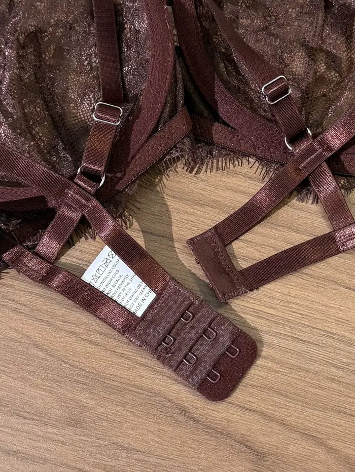 Elegantná letná podprsenka z priesvitnej vyšívanej čipky