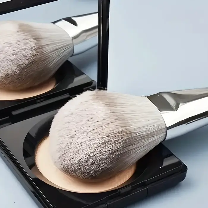 Ensemble de pinceaux de maquillage professionnels argentés de 14 pièces |   Comprend 2 bouffées en v