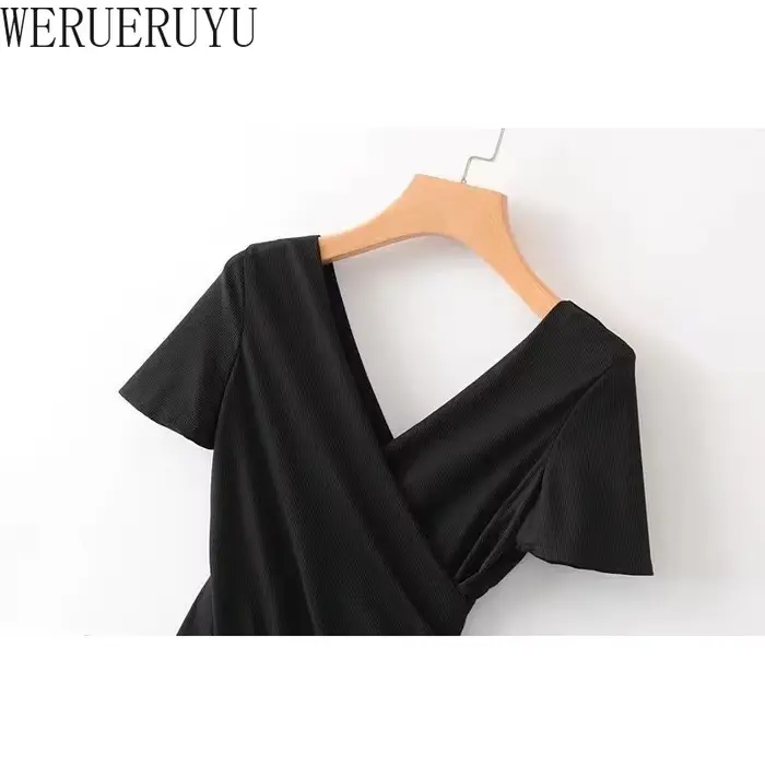 Štýlové a sexy body pre ženy letné oblečenie krátky rukáv tričko a v-neck topy biele a čierne streetwear pančucháče pre ženy špeciálne príležitosti