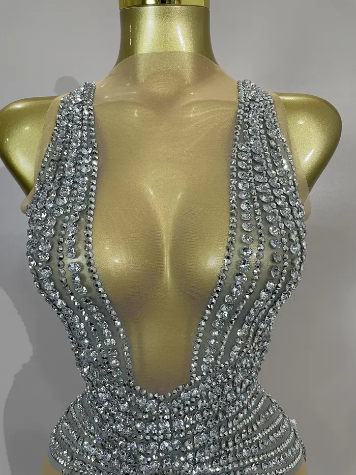 Body en résille transparente de luxe, orné de paillettes argentées et de diamants, avec franges, pou