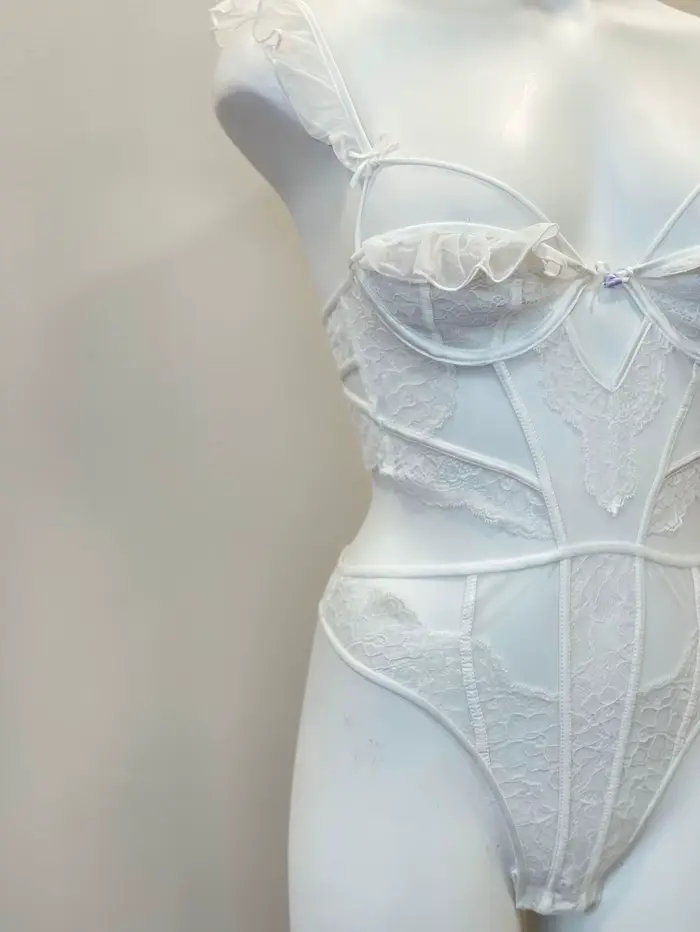 Jeden kus batérie oblek pre ženu, lietať s volánikmi bez hrudníka podložky s kosticami, sexy spodná bielizeň podprsenka set, vydlabané čipky spodná bielizeň, bralette