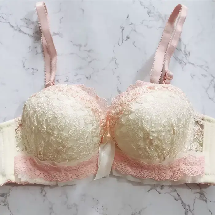 Bezšvová nastaviteľná push-up podprsenka pre ženy