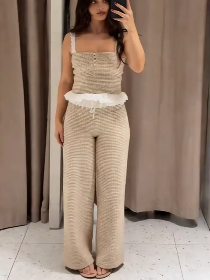 Elegantný 2-dielny voľnočasový set pre ženy: Krátky top s tenkými ramienkami a volánmi