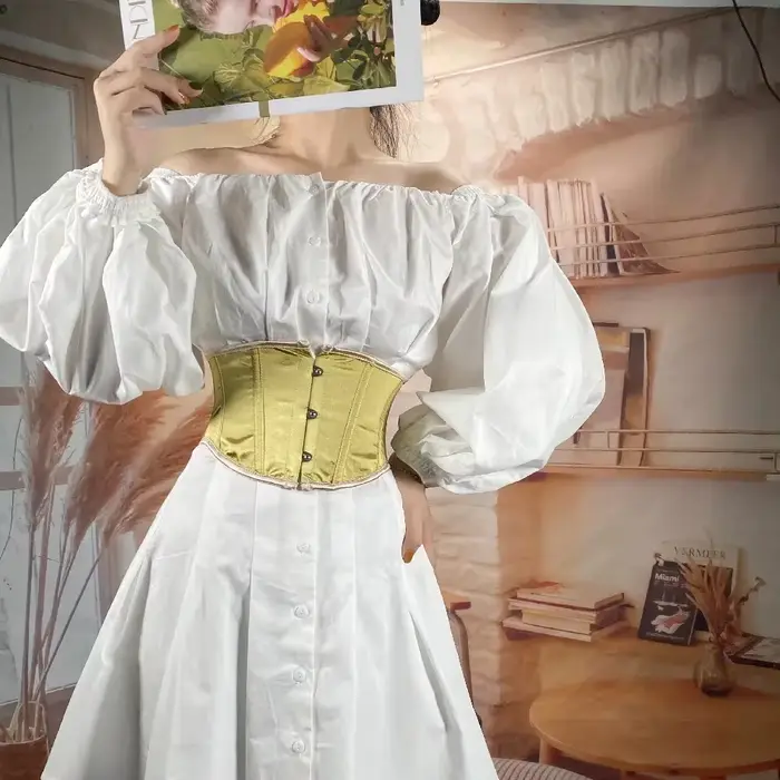Saténový krátky korzet pod prsia pre ženy