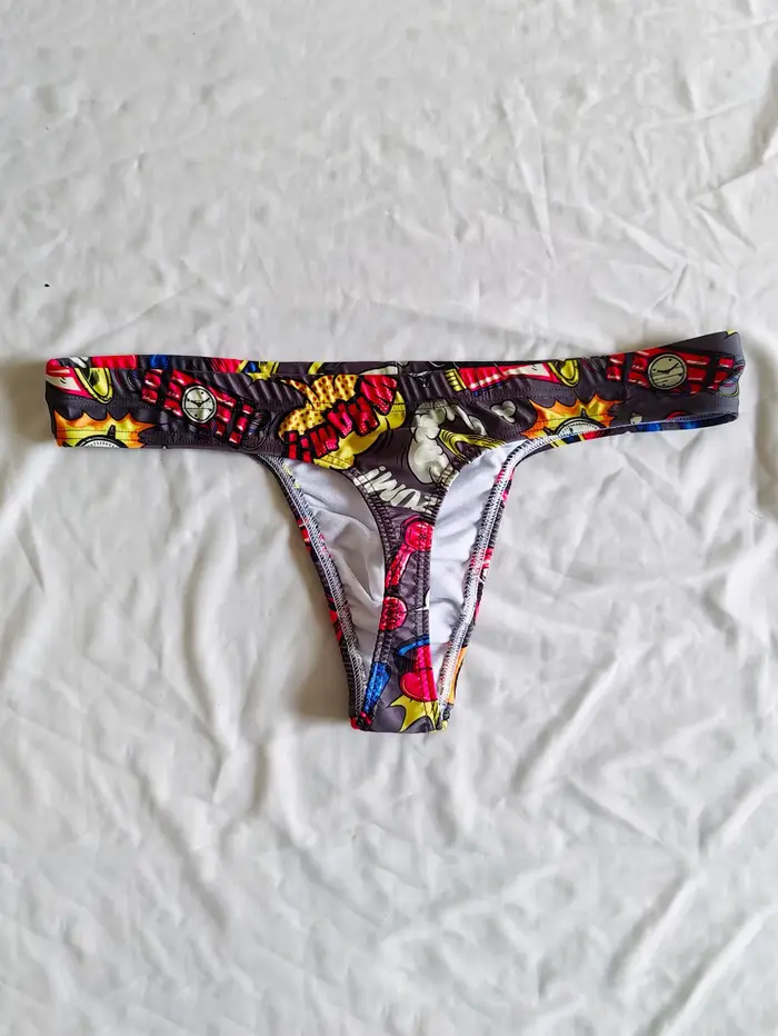 Bikini Pop Art pre mužov s vzorom pastiliek z polyesteru a elastánu na pláž, bazén, vodné aktivity a špeciálne príležitosti