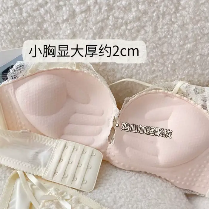 Lingerie odhaľujúca krk a ramená s čipkovaným nariaseným vrchom