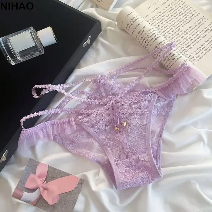 Culotte en soie féminine brève avec dentelle élégante pour femmes, confort doux et élégance pour les jours de détente et les sorties