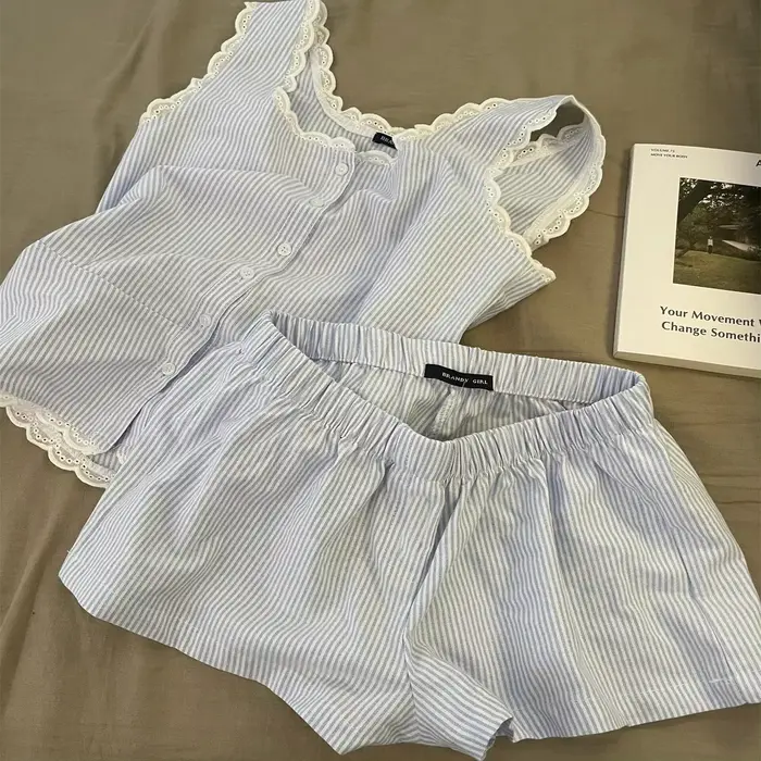 Štíhle polyesterové pruhované pyžamo pre ženy, základné a elegantné na pohodlný spánok a ponuku pre všetky príležitosti