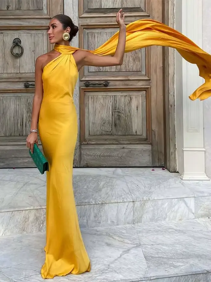Elegantné šaty s lícom na viazanie pre ženy